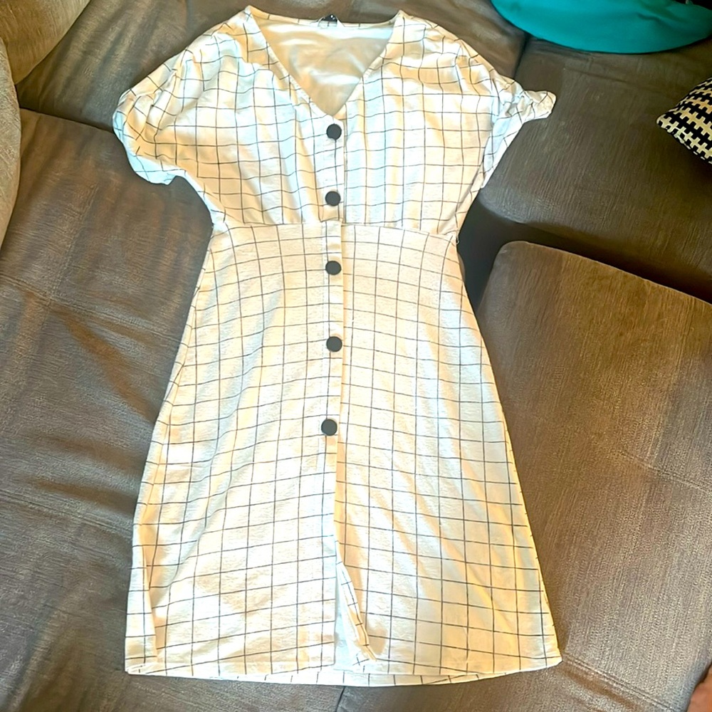 Cute white plaid dress- lefties small